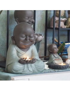 Buda sonriendo con t light 2