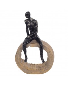Figura hombre en roca