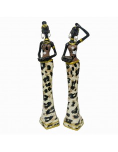 Africana de pie 2 dif.