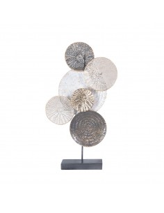 Adorno metal sobre mesa